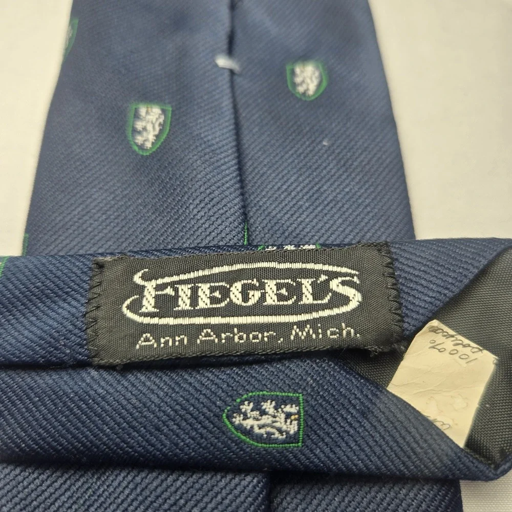 Vintage 80s Resilio Heraldic Lion Crest Navy Tie Handmade Classic Club 56.5 In